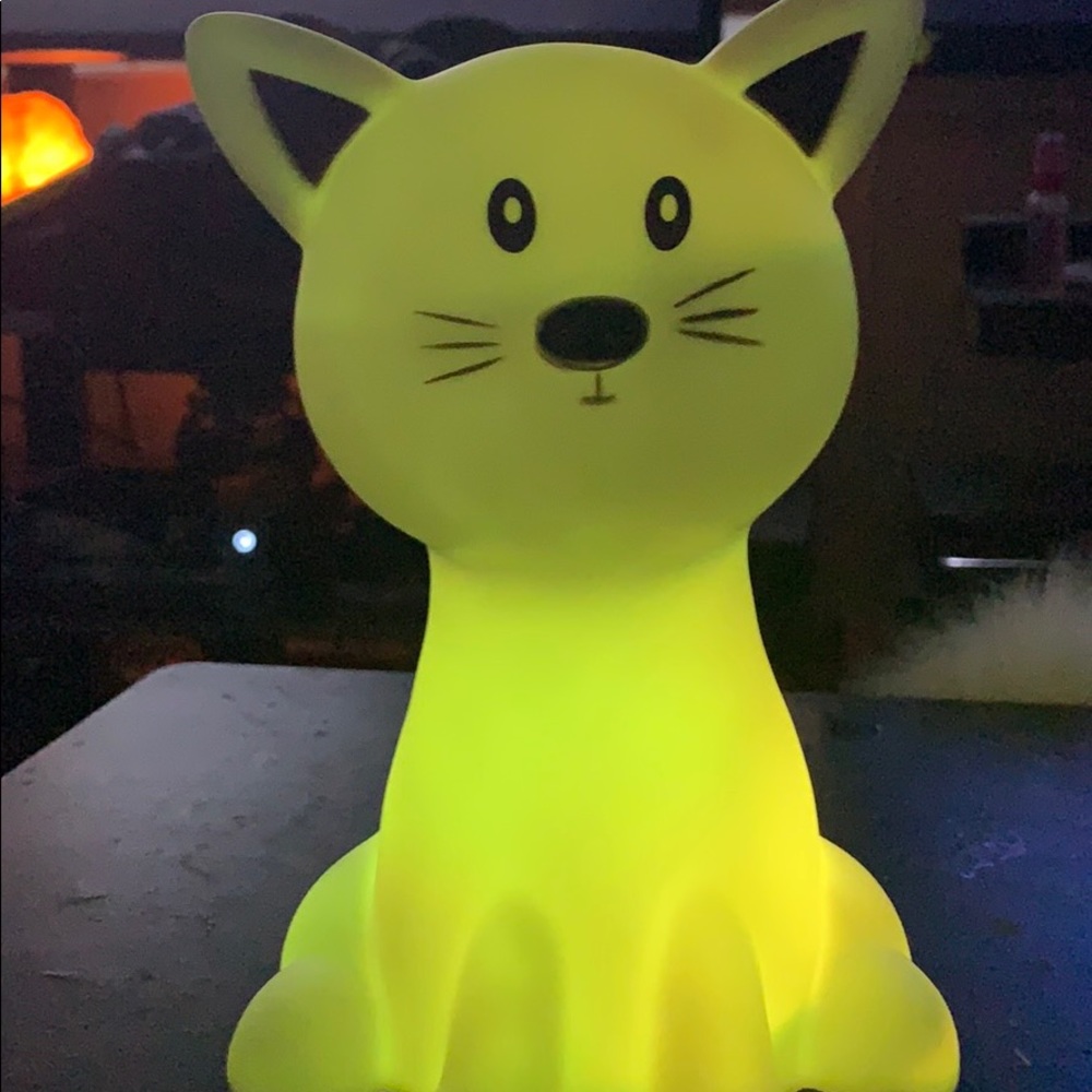 Color changing cat lamp - Picture 4 of 8
